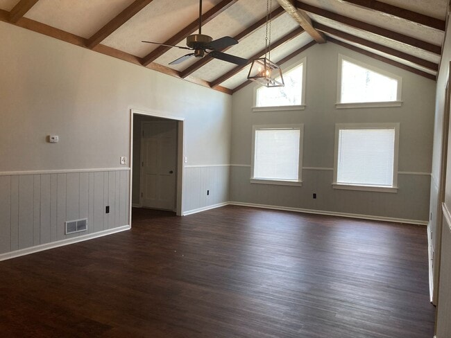 Building Photo - Cozy 3/2 House in East Rome- $1,795