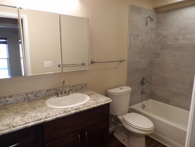 Building Photo - 2640 E Monument St