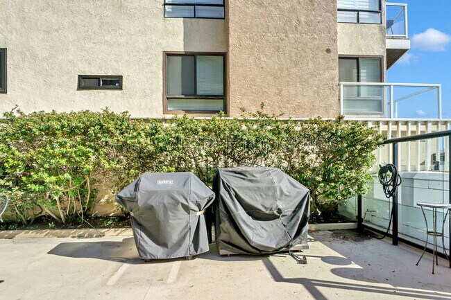 Building Photo - 3916 Riviera Dr