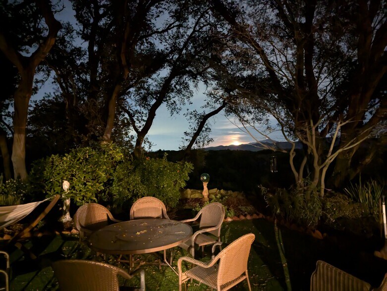 Building Photo - 5700 Balmoral Dr