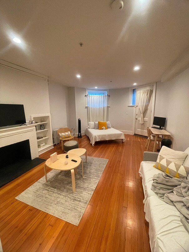 Building Photo - 472 Beacon St