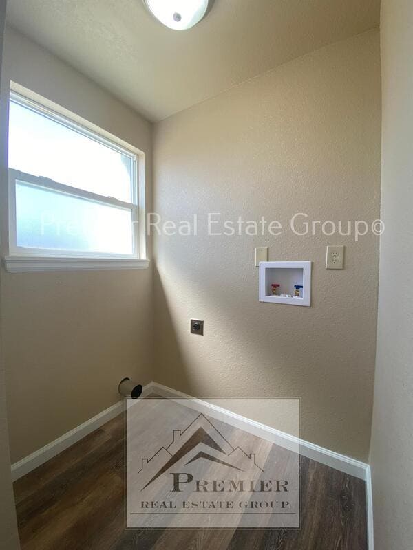 Building Photo - 550 Avenida Del Cielo