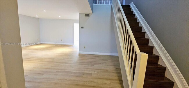 Building Photo - 10194 SW 137th Ct