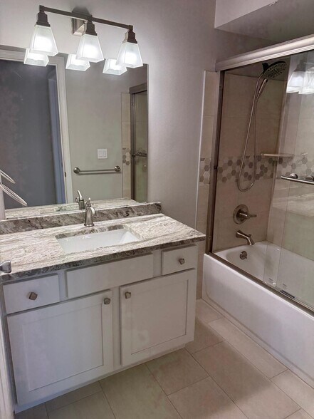 common bath sink - 5560 Pine Aires Dr