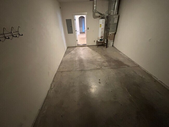 Building Photo - w1031