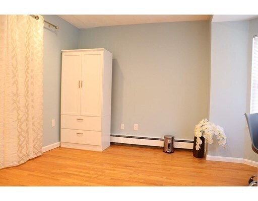 Building Photo - 12 Regent St