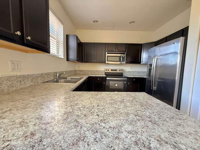 Building Photo - 320 SE 37th Ter