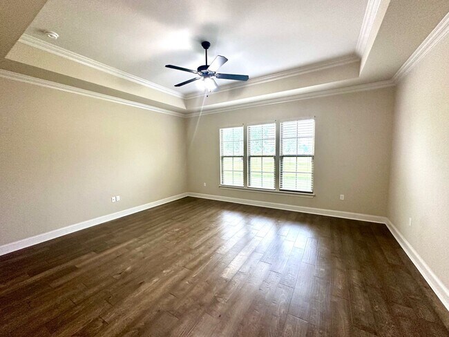 Building Photo - 43283 Pond View Dr