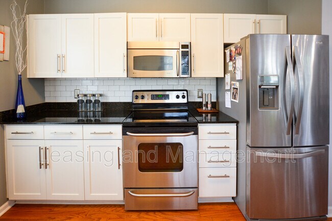 Building Photo - 130 River Landing Dr