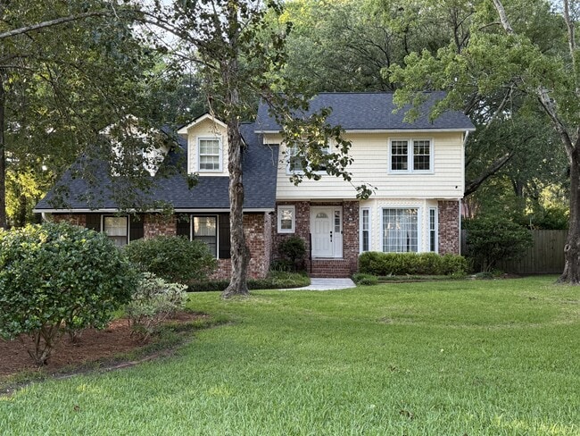 Building Photo - 989 Colonial Dr