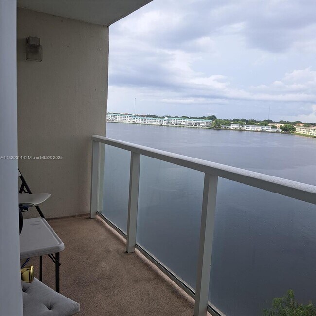 Building Photo - 1301 NE Miami Gardens Dr