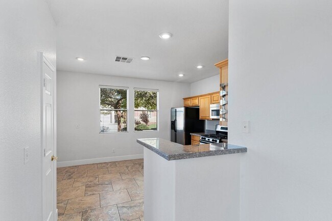 Building Photo - *NICE UPGRADED HOME IN SOUTHERN HIGHLANDS!!