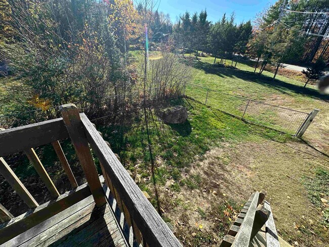 Building Photo - 253 Linderhof Strasse