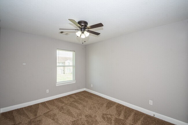 Building Photo - 1053 Willow Oaks Cir