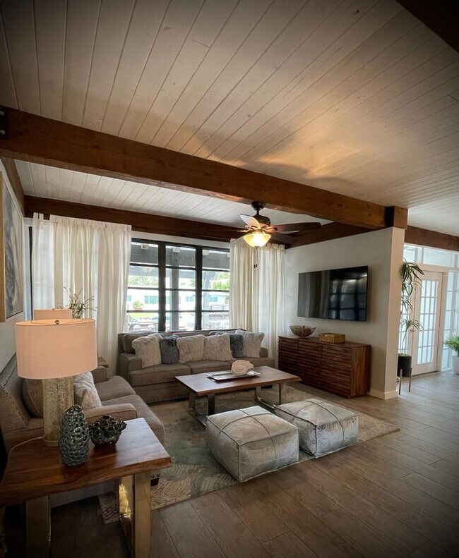 Building Photo - 605 Kensington Pl