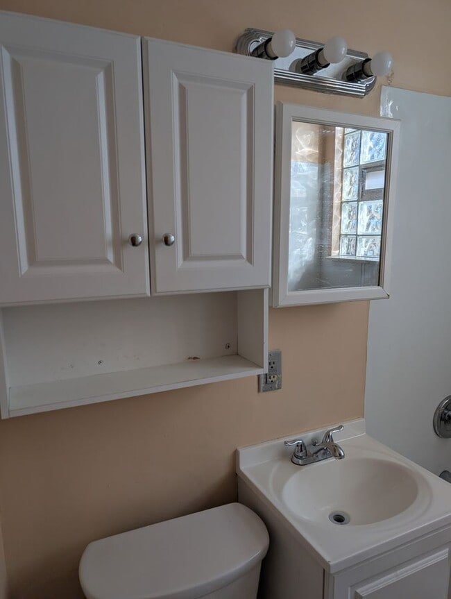 Building Photo - 4BD/2BA - University View - 1 car garage