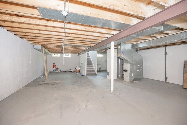 Building Photo - 3 BED 1 BATH BEAUTIFUL SINGLE FAMILY HOME ...