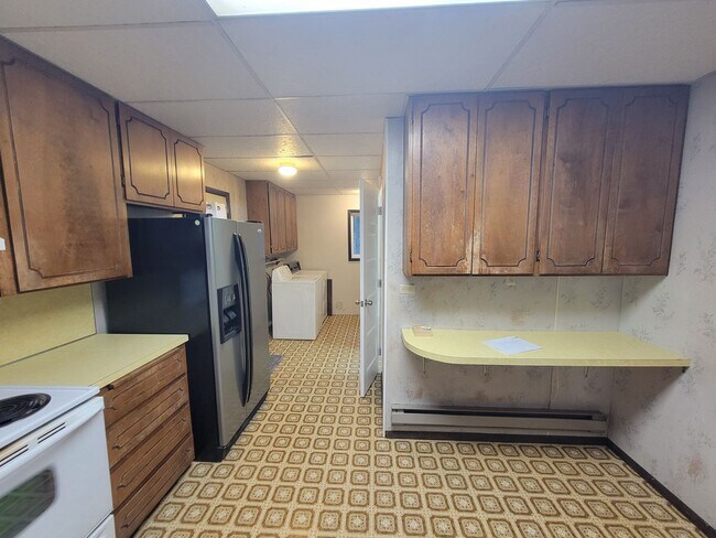 Building Photo - 2 bed 1 Bath in heart of Newport