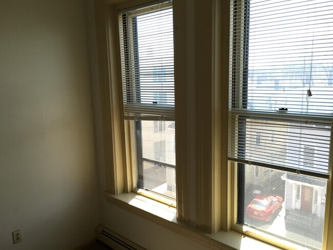 Building Photo - 124 Orange St