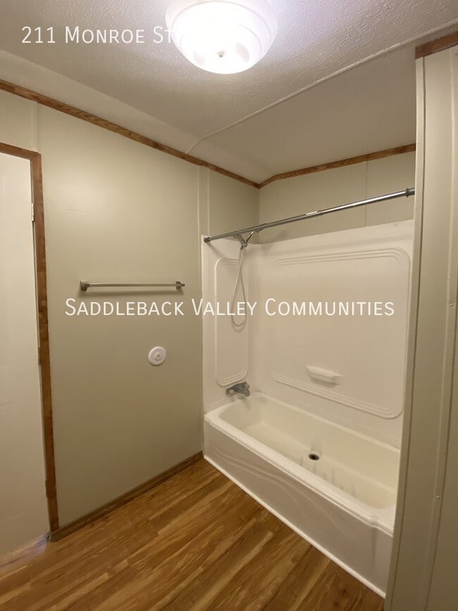 Building Photo - 211 Monroe St