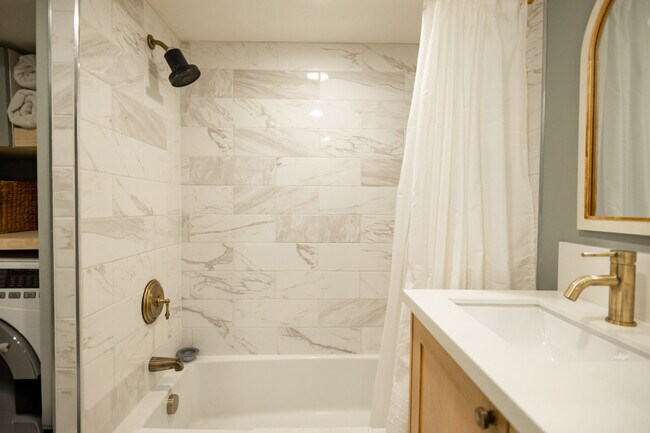 Building Photo - 3045 S 1640 E