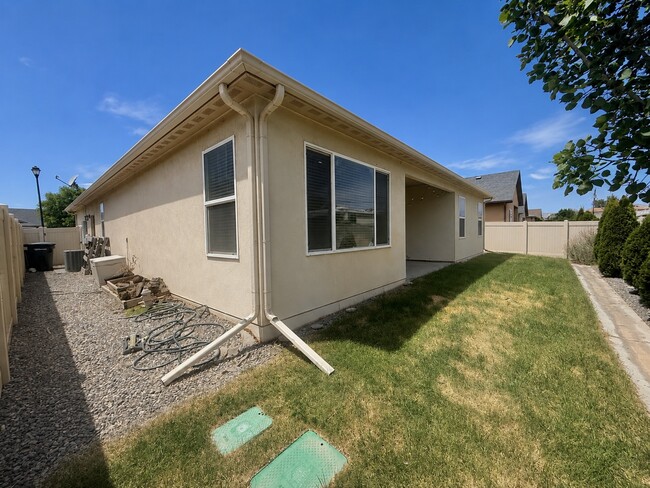 Building Photo - 564 Red Cedar Way