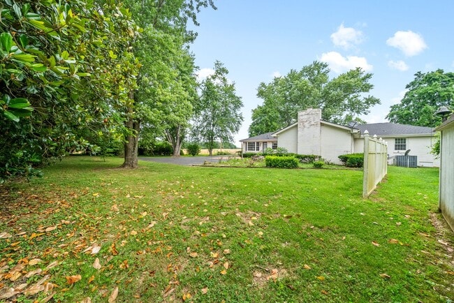 Building Photo - 4 Bedroom Country Style Home For Rent!