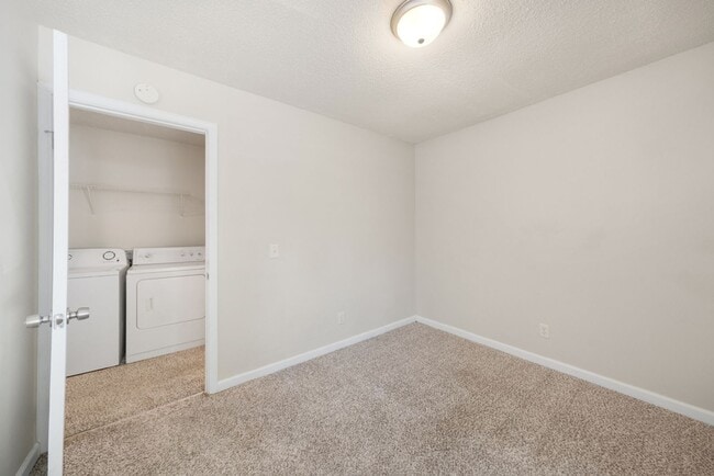 Building Photo - 3 BED / 1 BATH HOUSE IN URBANA WITH IN-UNI...