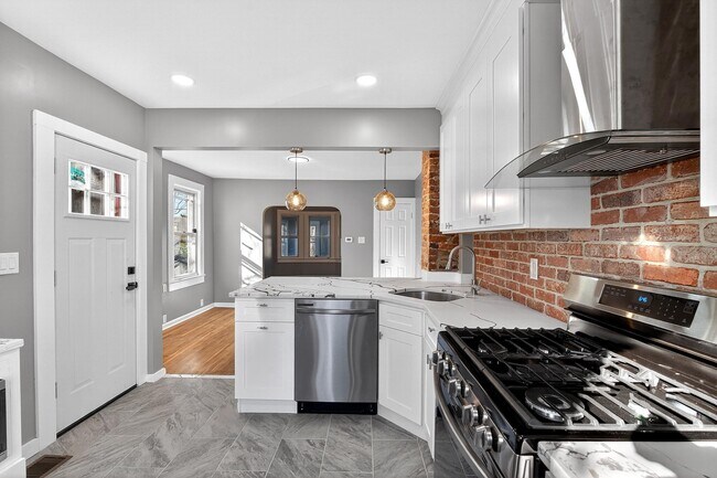 Building Photo - 854 John F. Kennedy Blvd