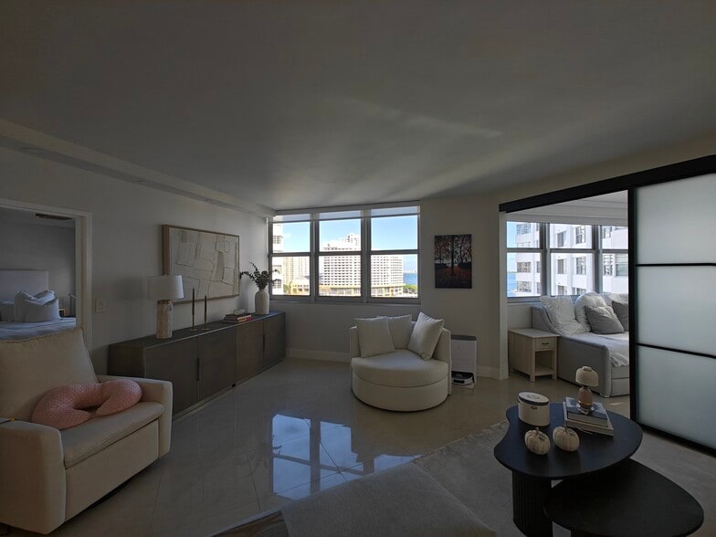 Building Photo - 825 Brickell Bay Dr