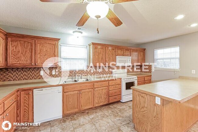 Building Photo - 1020 Carlisle Dr, Raymore, MO 64083