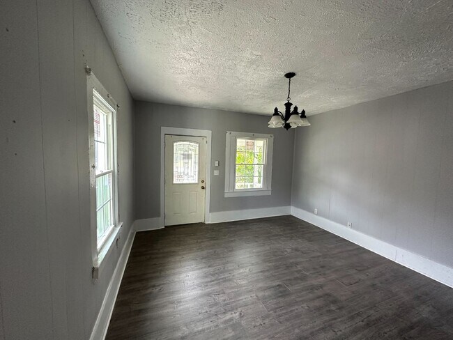 Building Photo - "3-Bedroom Home on Larkwood Ave – Spacious...