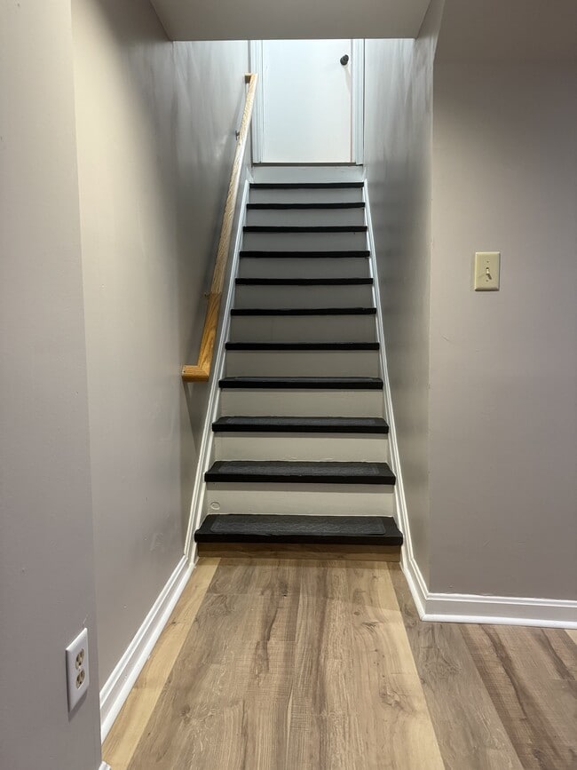 Building Photo - 9515 Railroad Ave