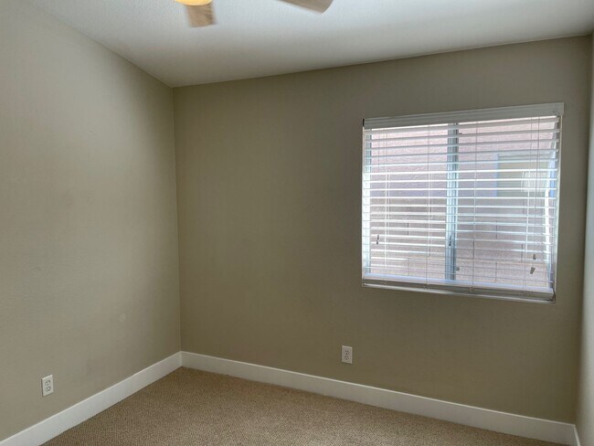 Building Photo - **GORGEOUS & MODEL PERFECT GREEN VALLEY 3 ...