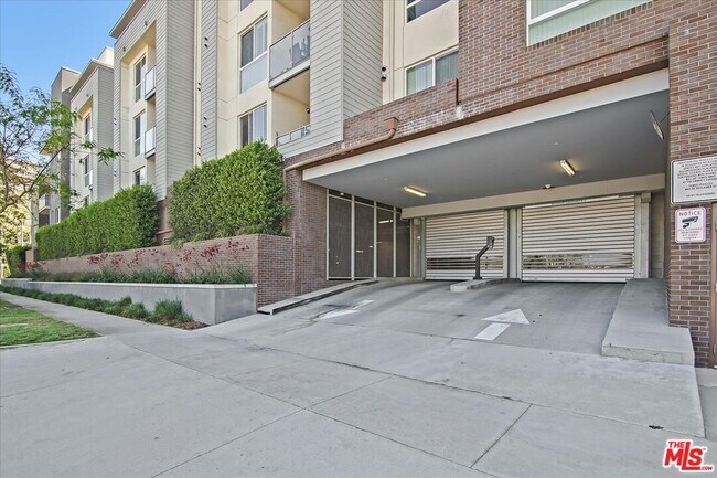 Building Photo - 12655 Bluff Creek Dr
