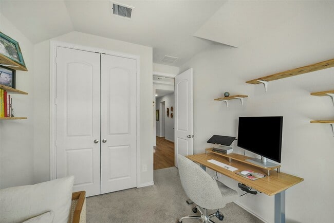 Building Photo - 221 Woods Rose Ct