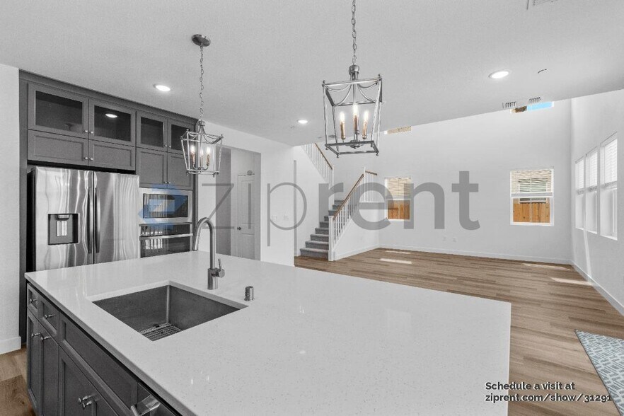 Building Photo - 15997 Mavericks Ln