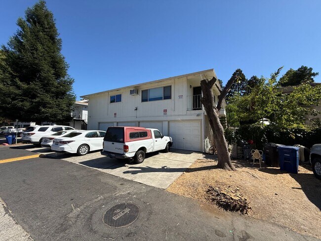 Building Photo - 1048 Mohr Ln