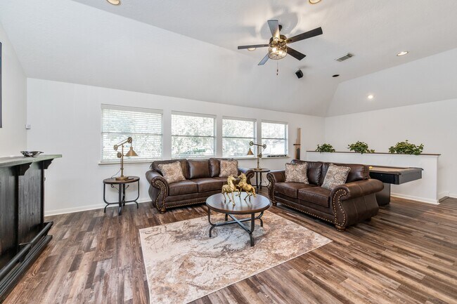 Building Photo - 15826 Jamie Lee Dr