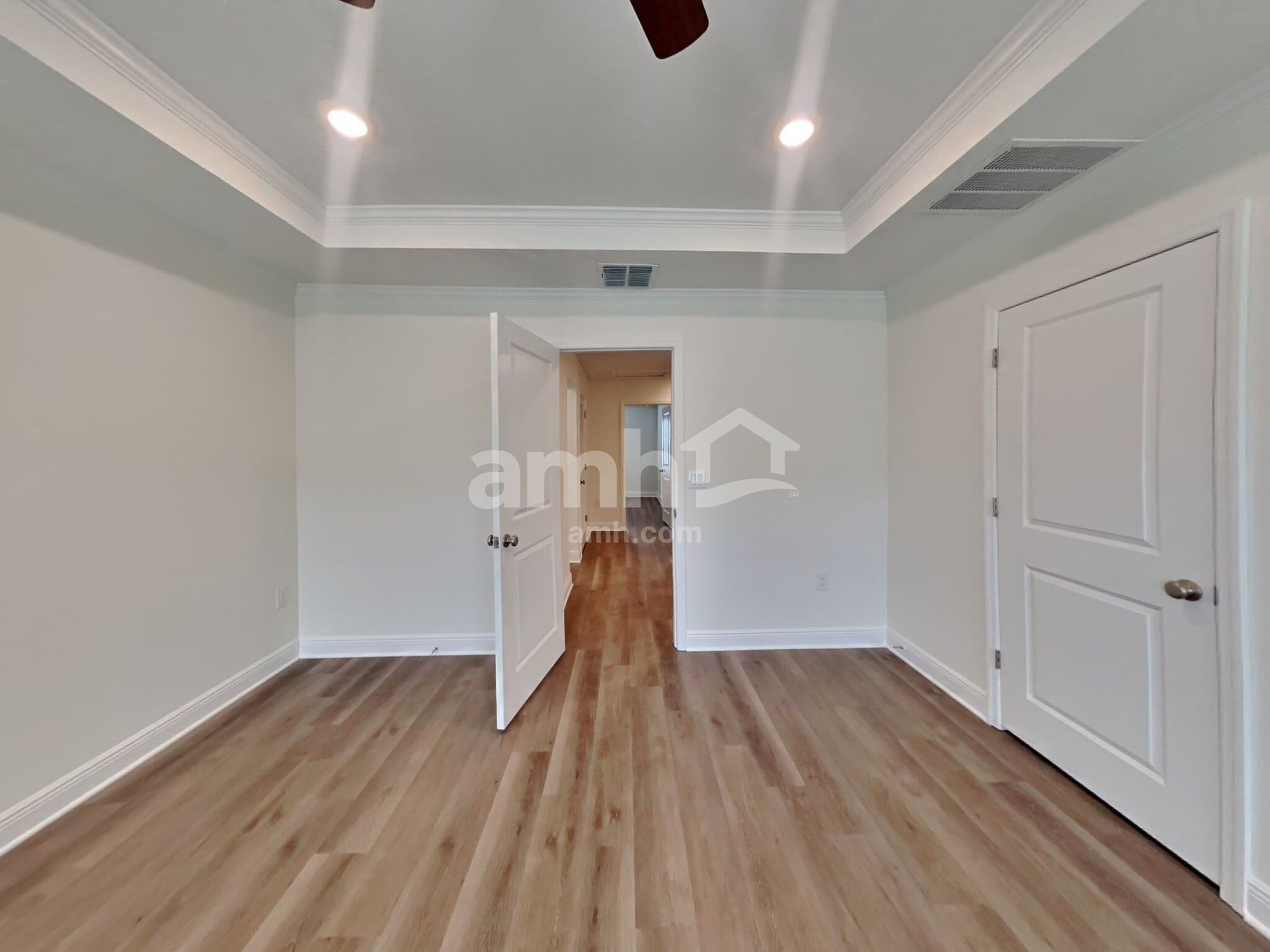 Building Photo - 27165 St Andrews Ave