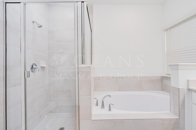 Building Photo - NEWER 4 Bedroom 3 Bath Home in Halifax Pla...