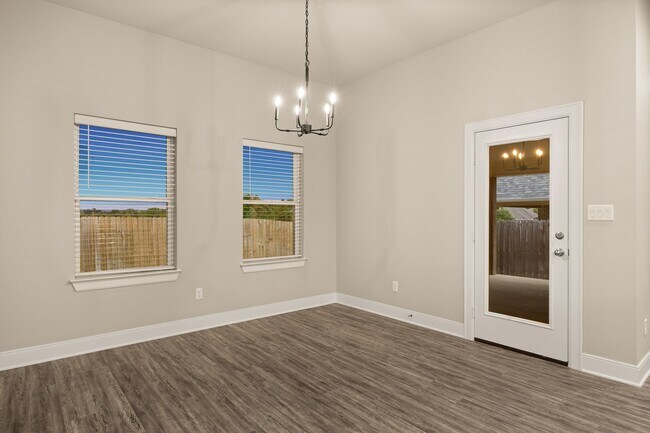Building Photo - Gorgeous 4 bedroom with split layout!