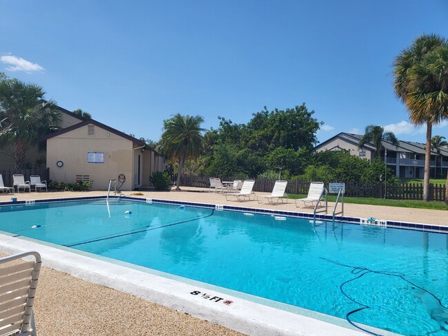 Building Photo - Fruitville & Tuttle area