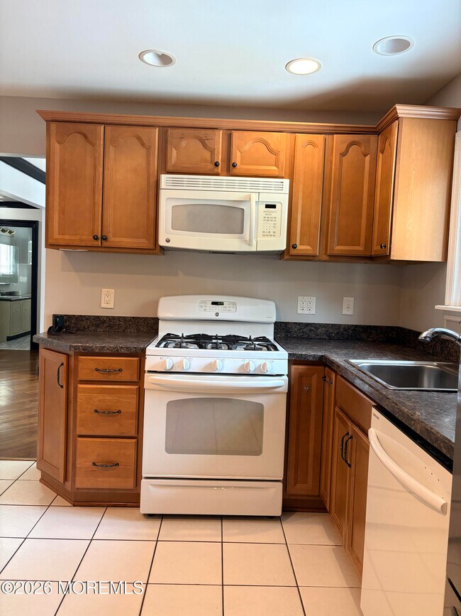 Building Photo - 210 Henderson Ct