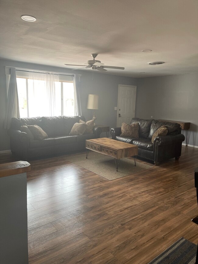 Building Photo - 615 Virginia Ct