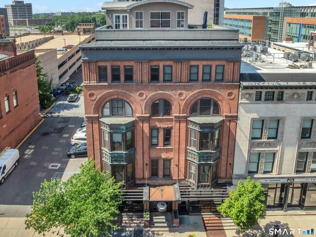 Building Photo - 116 Crown St