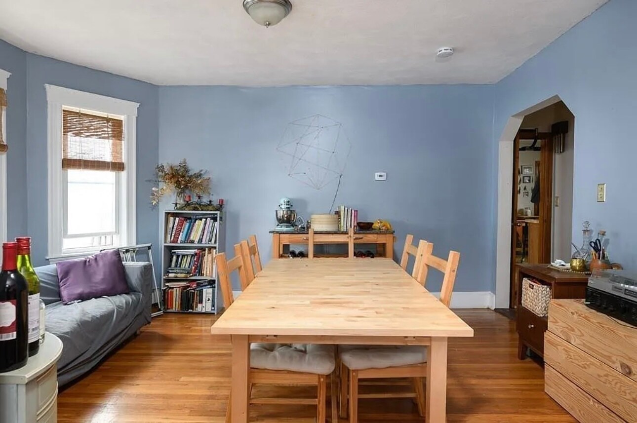 Building Photo - 30 Adrian St