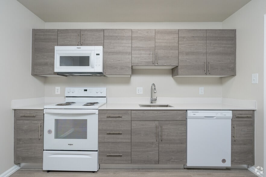 2BR, 2BA - 892SF Kitchen - Sophias Place East