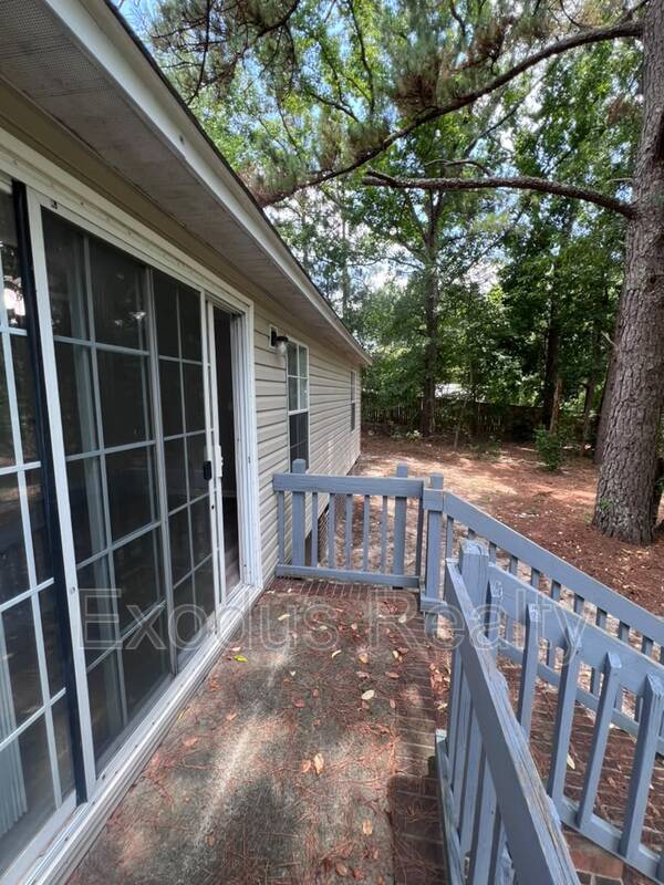 Building Photo - 114 Kathleen Terrace