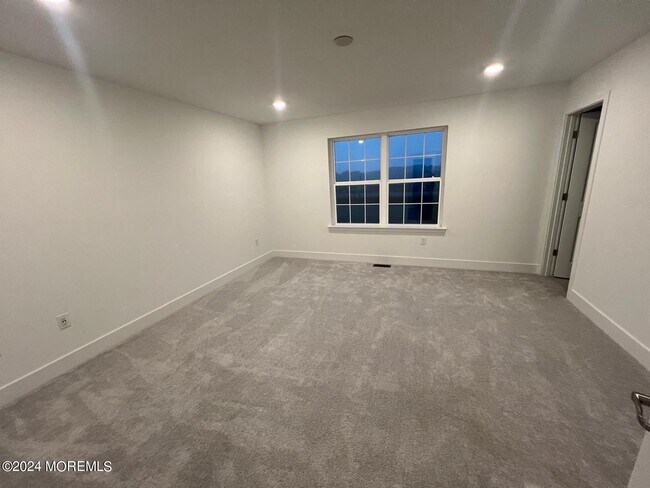 Building Photo - 35 Crimson Dr